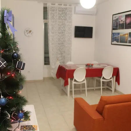 Penelope Belle Vue مينتون